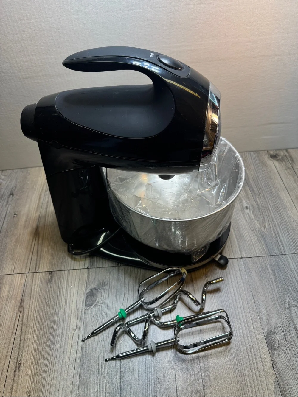 Sunbeam Mixmaster Heritage Series Black Stand Mixer w/Bowl & Beaters Open Box